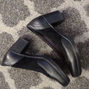 Clarks Bendables, size 7W, Black